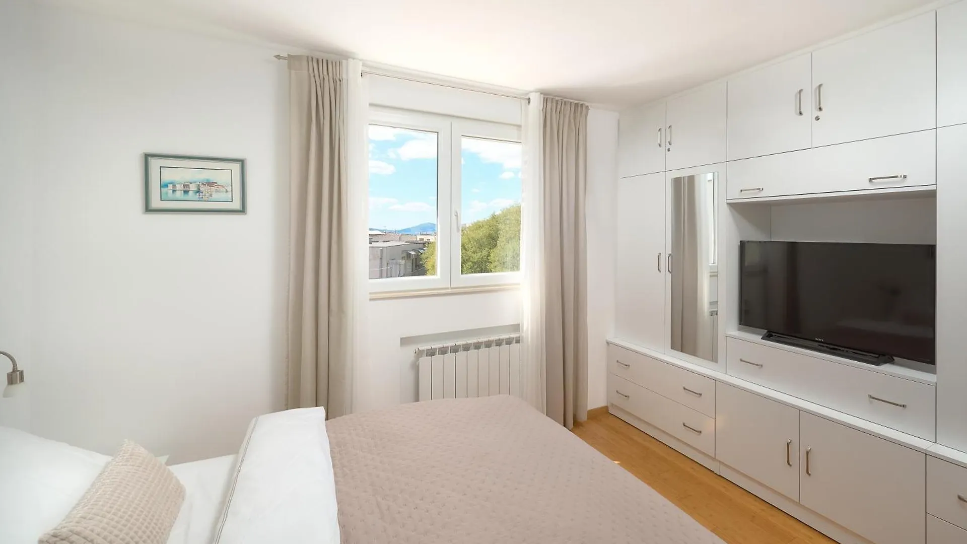 Comfortable Apartment Split