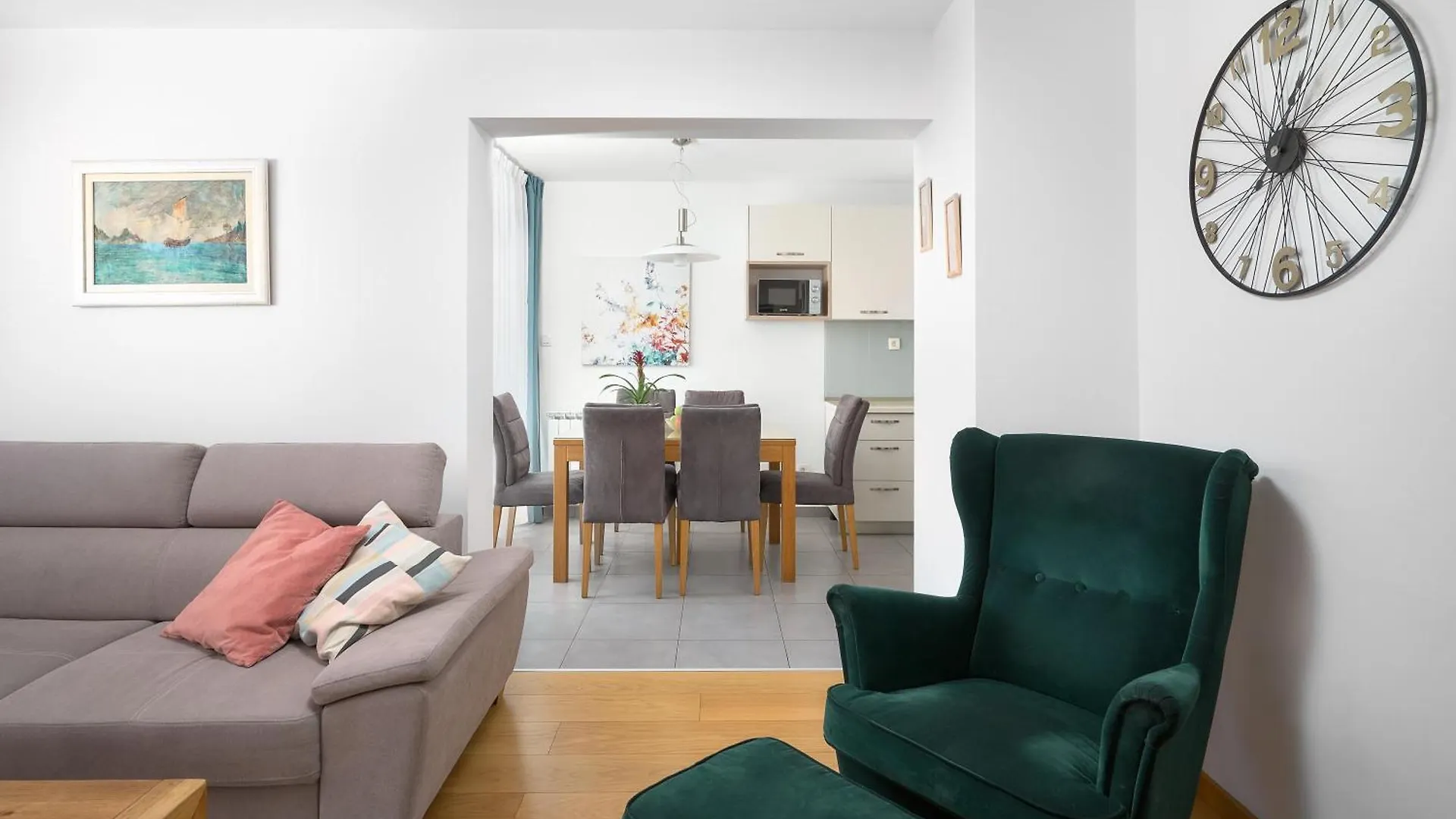 Comfortable Apartment Split