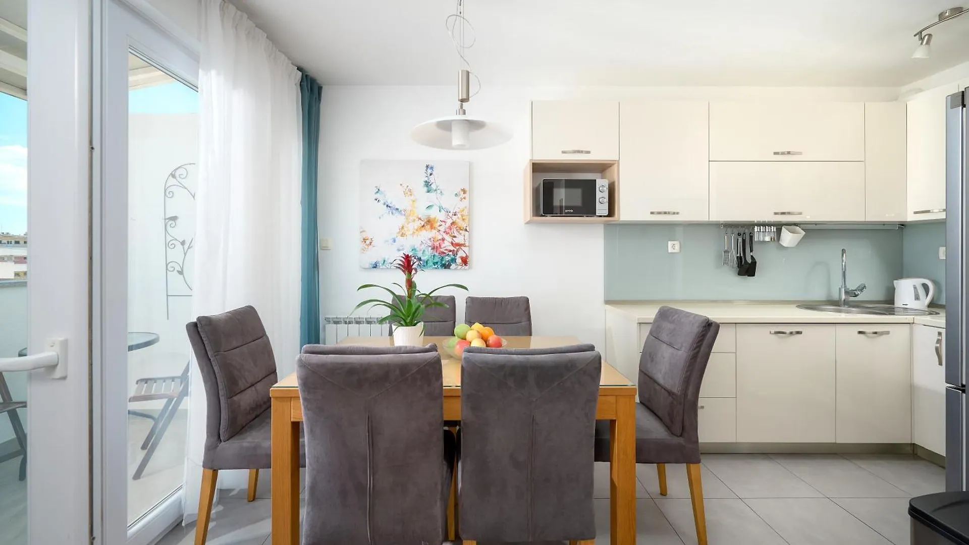Comfortable Apartment Split