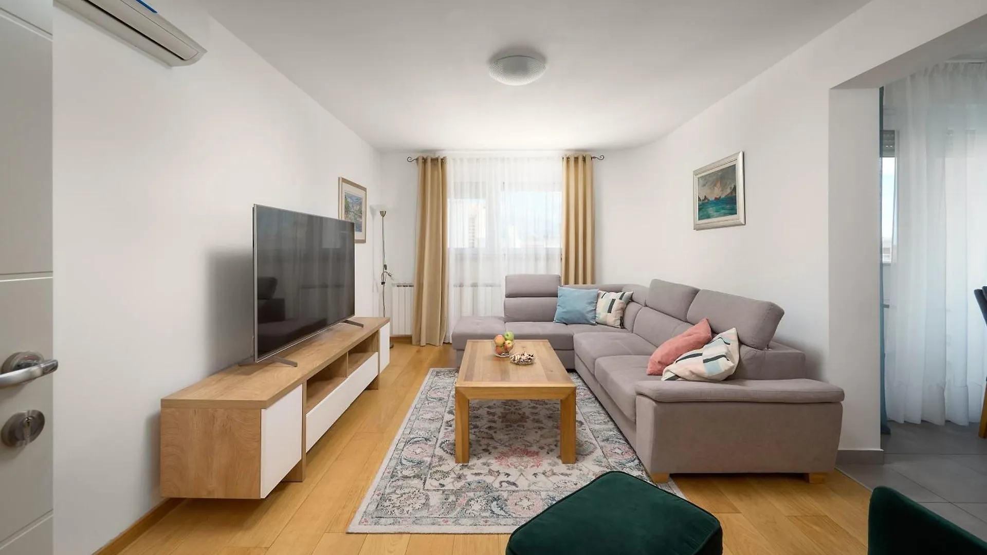 Comfortable Apartment Split